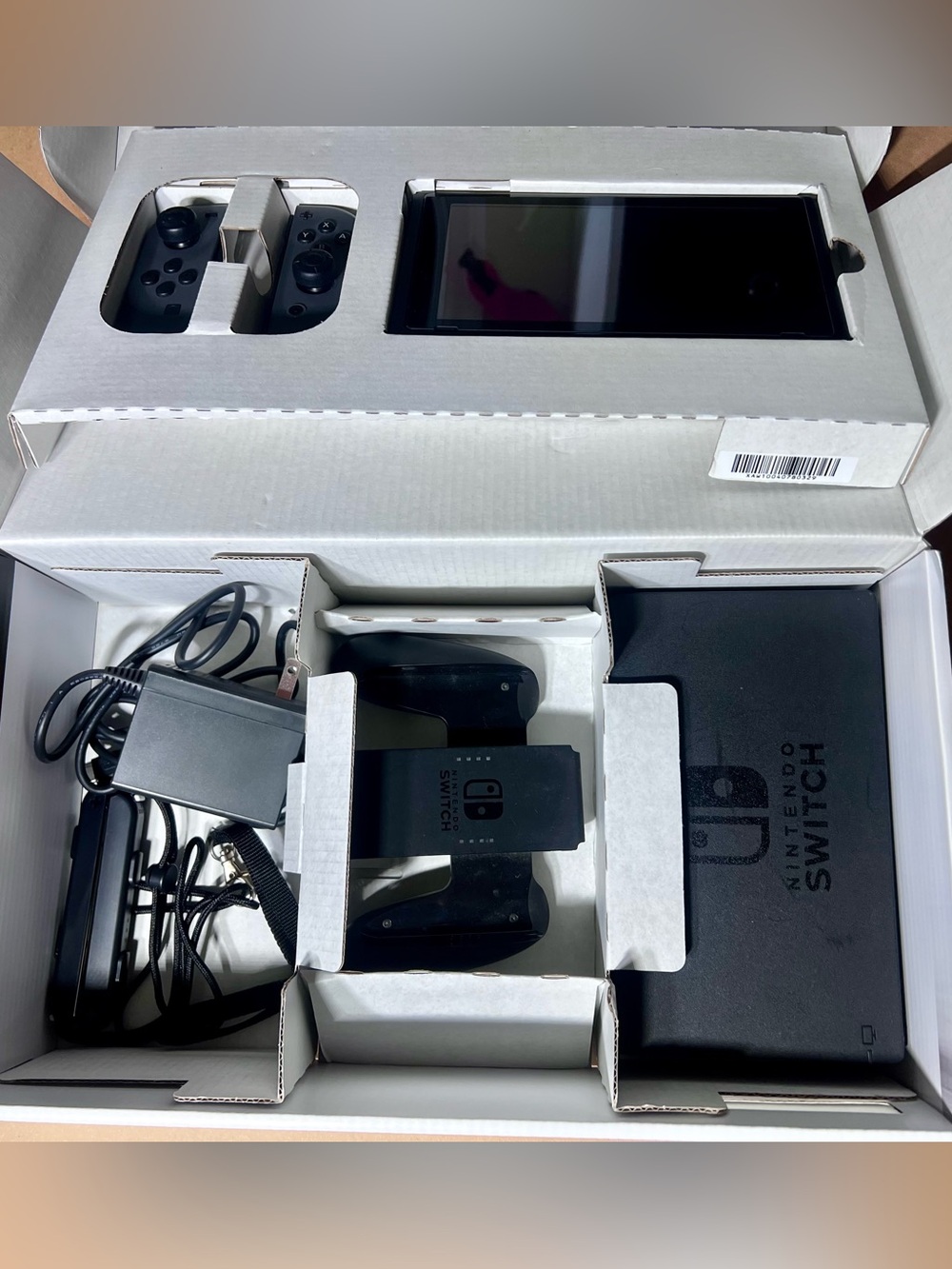 Nintendo Switch Console - Picture 3 of 9
